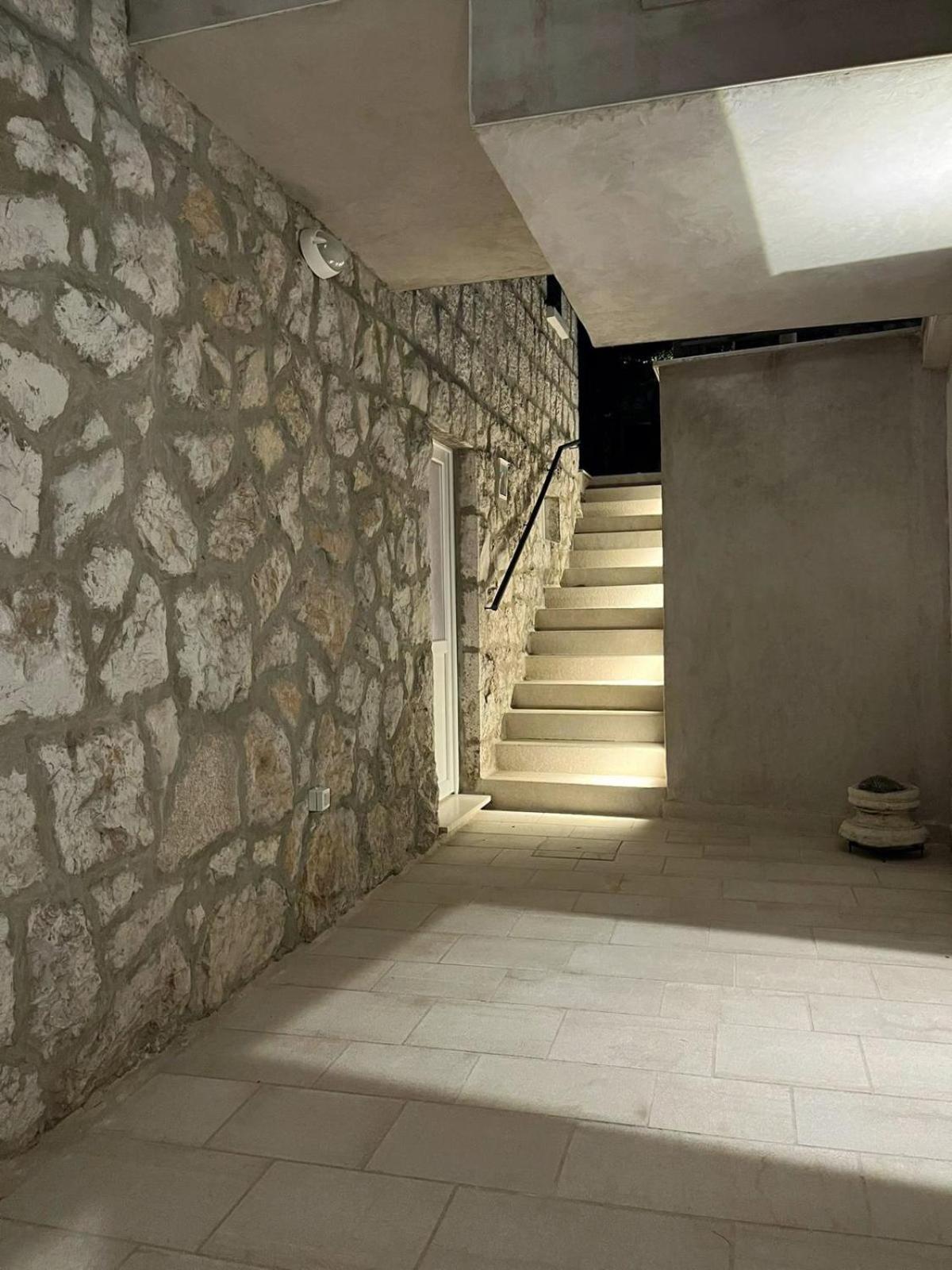 Apartment Corner *